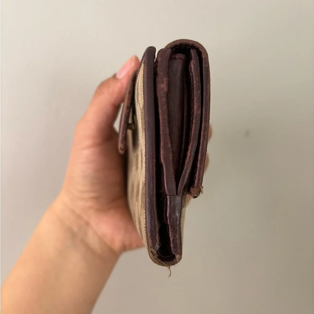 Gucci Compact GG Wallet - Picture 8 of 10